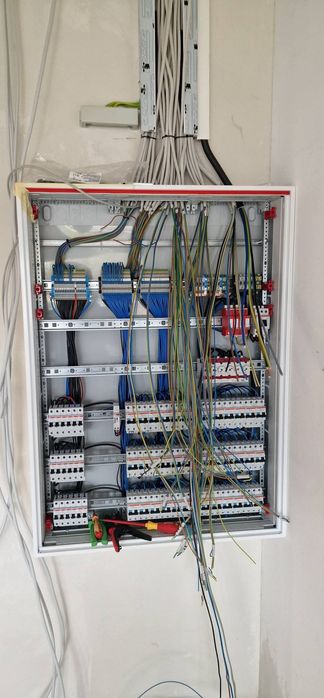 Execut instalatii electrice