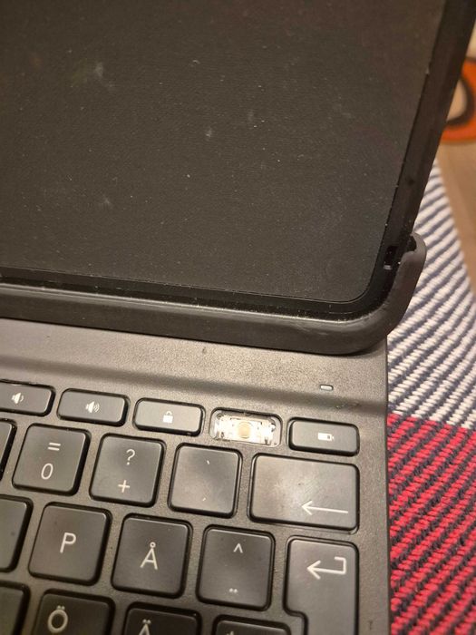 Husă cu tastatură Logitech Slim Folio Pro pentru iPad 13" sau 12,9"