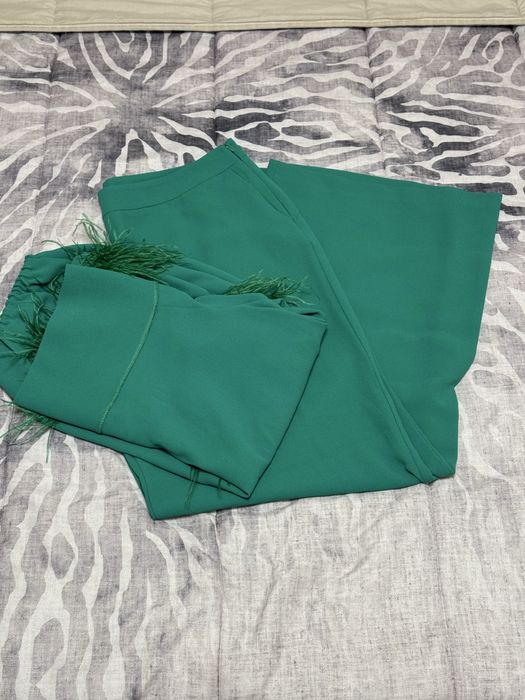 Vind costum nou verde