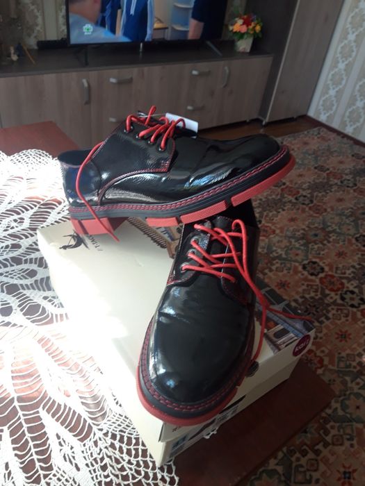 Продам туфли женские