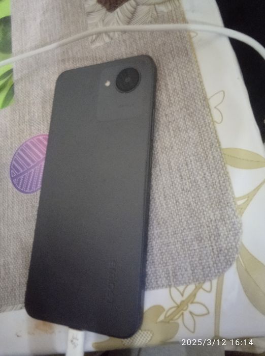 Продам телефон срочно