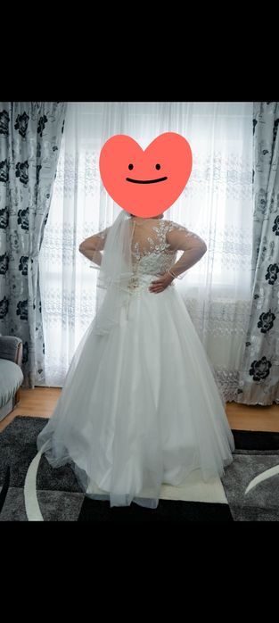 Vand rochie mireasa  cu sclipici si pe corset  reglabil,folosita o singura data