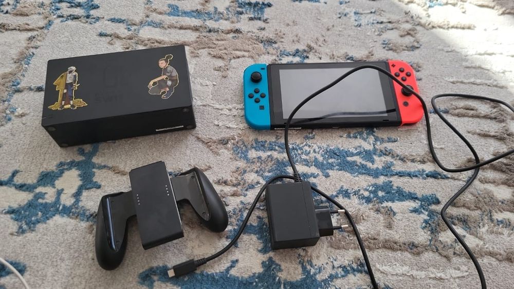 Nintendo Switch (обычная версия,не прошитая]

Состояние хорошее, полно