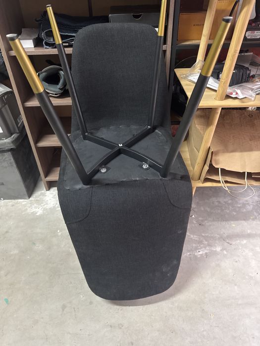 Два като нови стола.