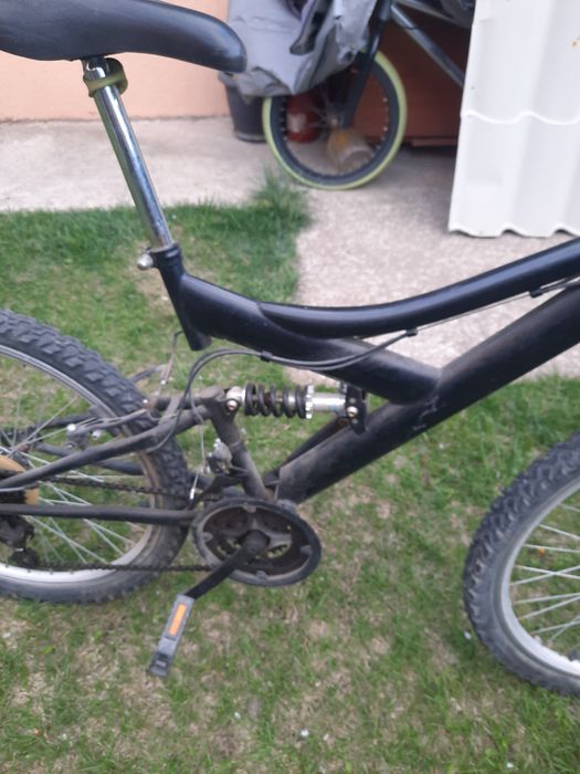 Bicicleta de talie medie ptr copii între 10 și 16 ani sau ptr persoane de talie mai mica !