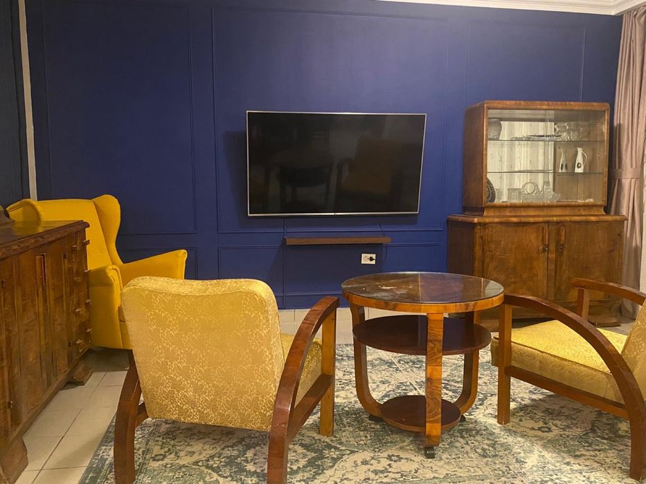 Mobilier lemn servanta mica si vitrina