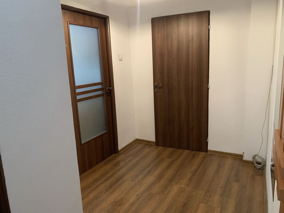 Apartament cu 3 camere de vânzare în Curtea de Argeș