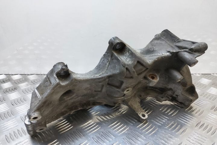 Suport accesorii  2.0 i 06D903143C Audi A4 B6