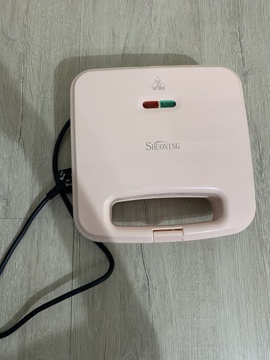 Продаётся вафельница и сэндвичница/грильница