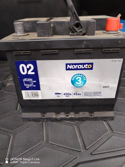 Vând acumulator auto