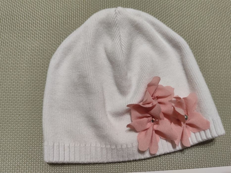 Момичешки зимни шапки