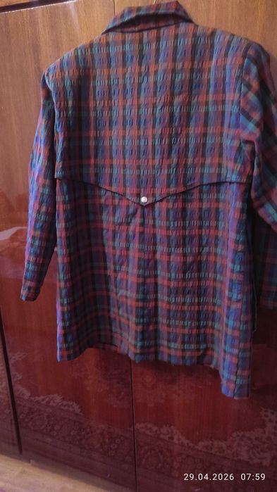 ПОДАРЯВАМ дамско манто/шлифер/яке за едра жена 160/80 кг.