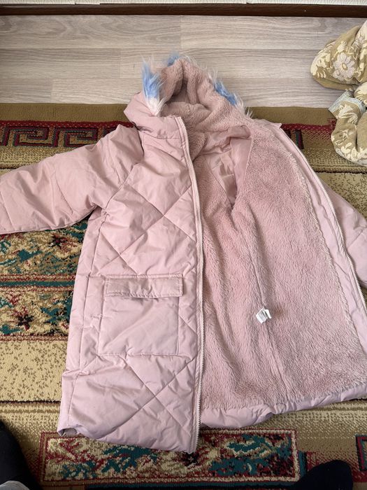 Продам куртку на девочку 9-10 лет рост 152см