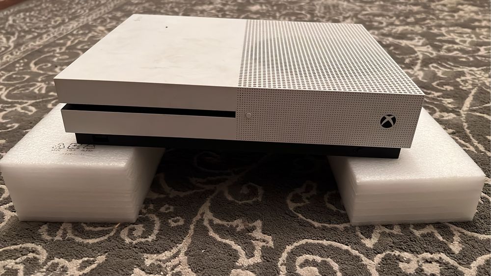 Продам Xbox one s, 1 tb