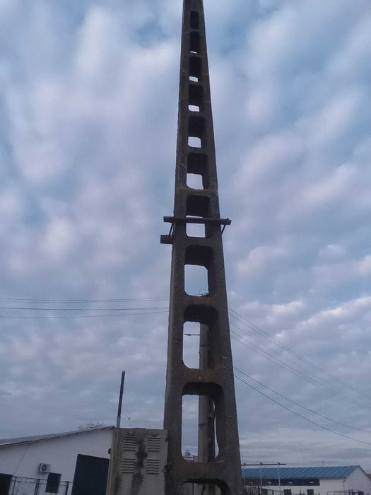 Stâlp mare de beton