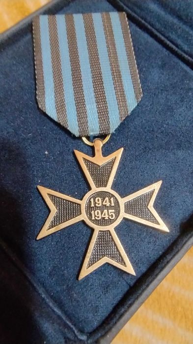 „Crucea Comemorativă a celui de-Al Doilea Război Mondial, 1941-1945”.