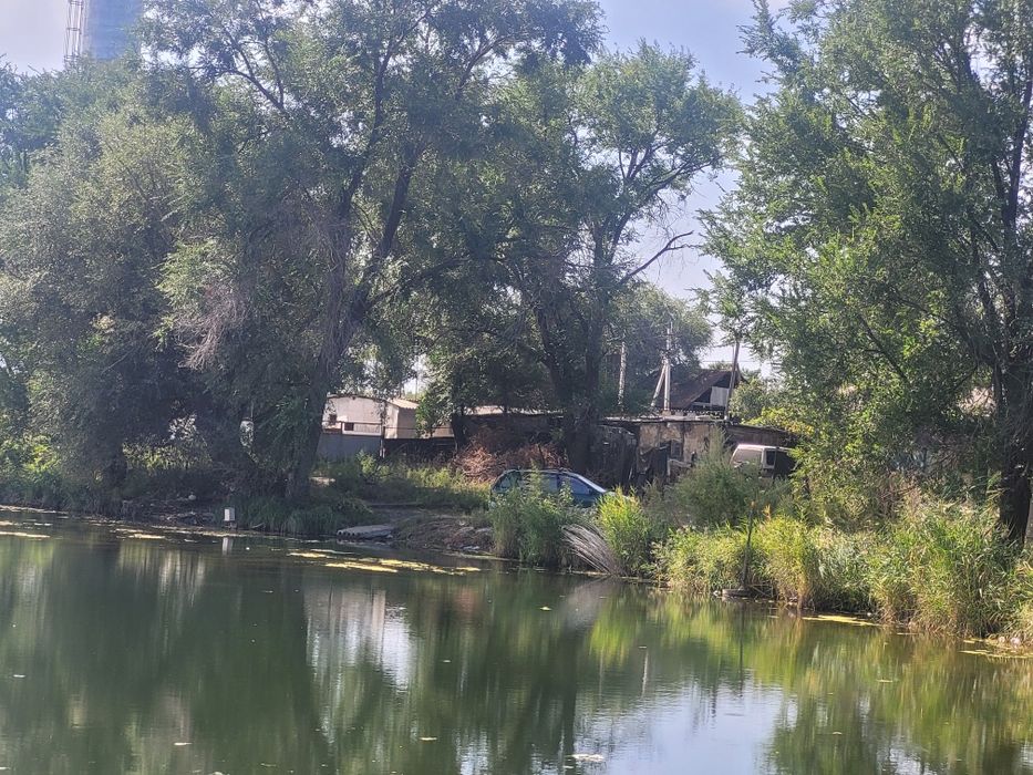 Продам дом возле озера с участком