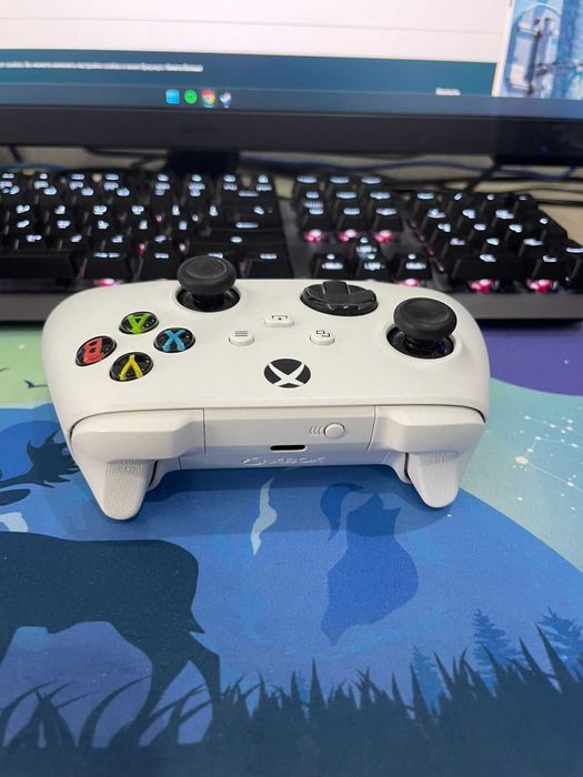 Продам контроллер/джойстике XBOX ONE S.