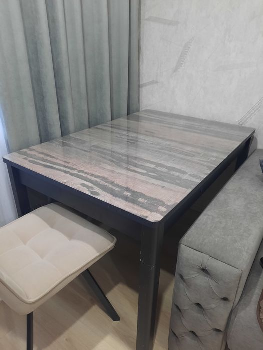 Стол в гостиную коричневый