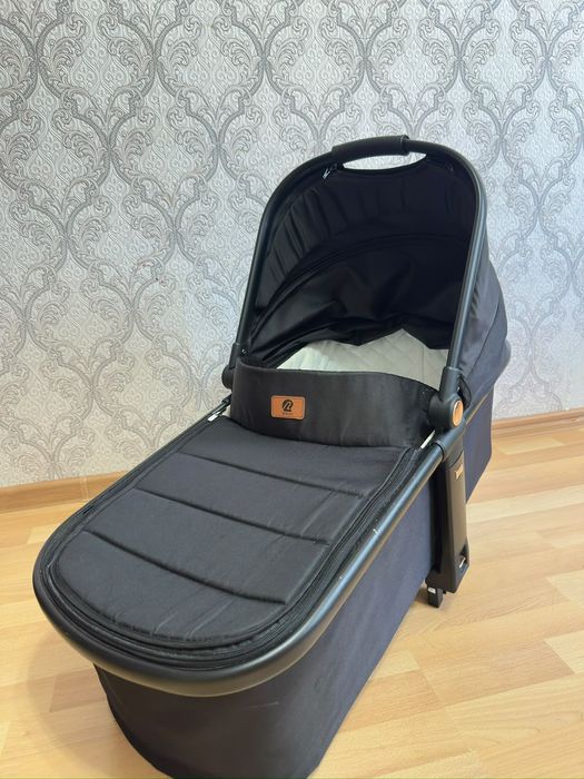 Продам детскую коляску 3/1