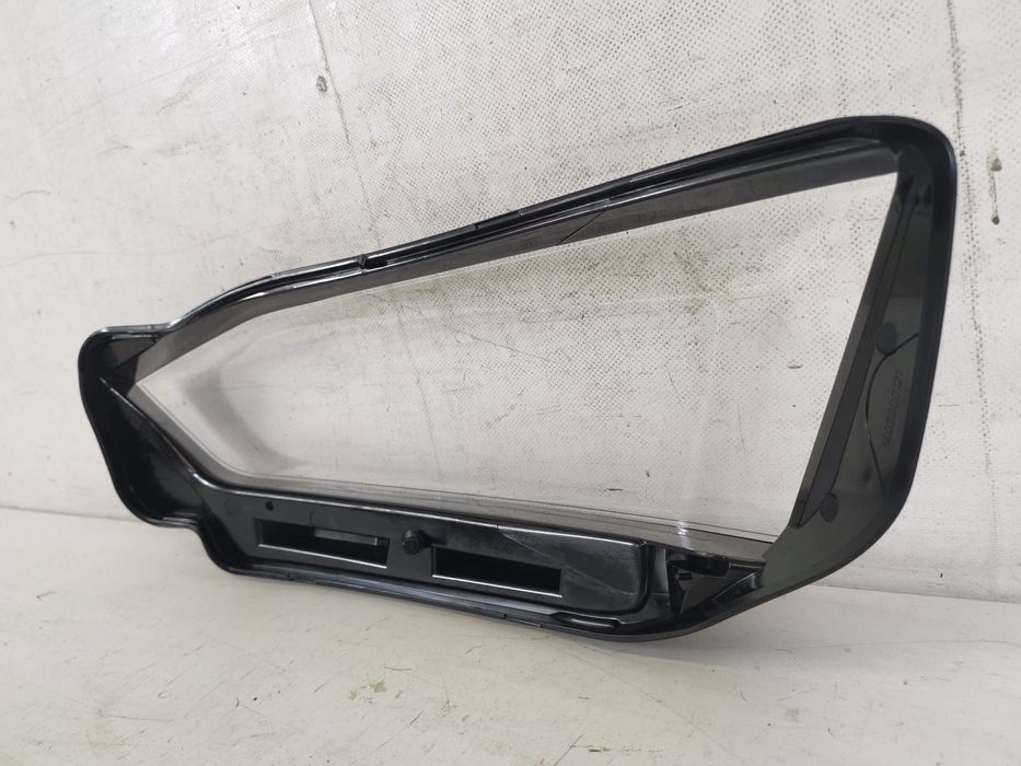 Ауди А5 / Audi A5 2 В добро състояние Дясно предно стъкло на фар