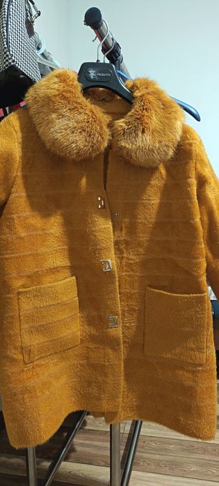 Гортично- жёлтое пальто. .