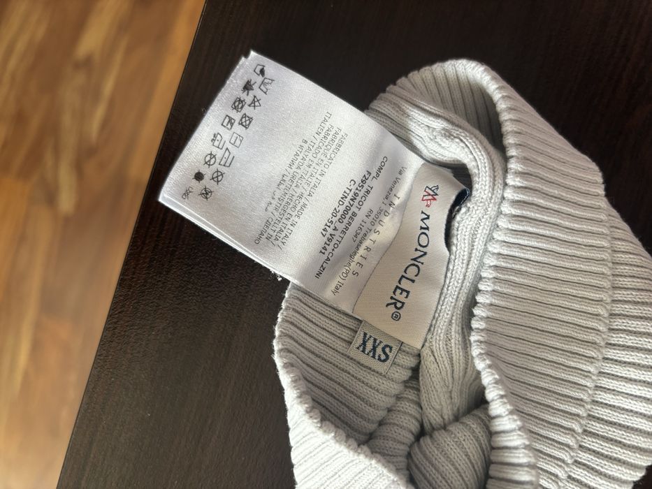 Бебешка шапка Moncler оригинал