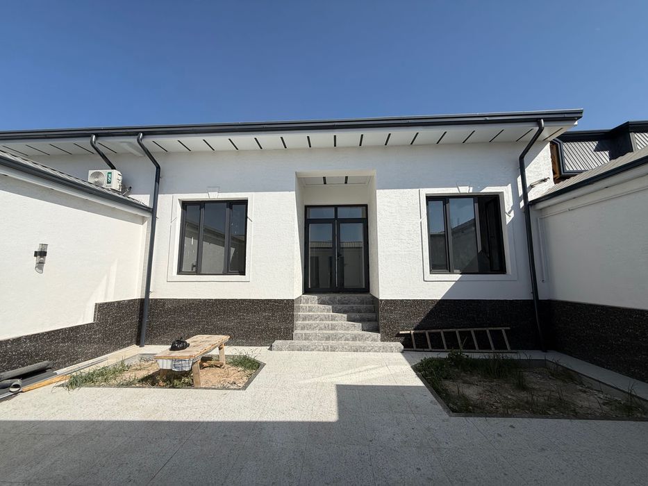 Участка сотилади: 2 сотих. Нархи — 110 000 $. Манзил: Селекция