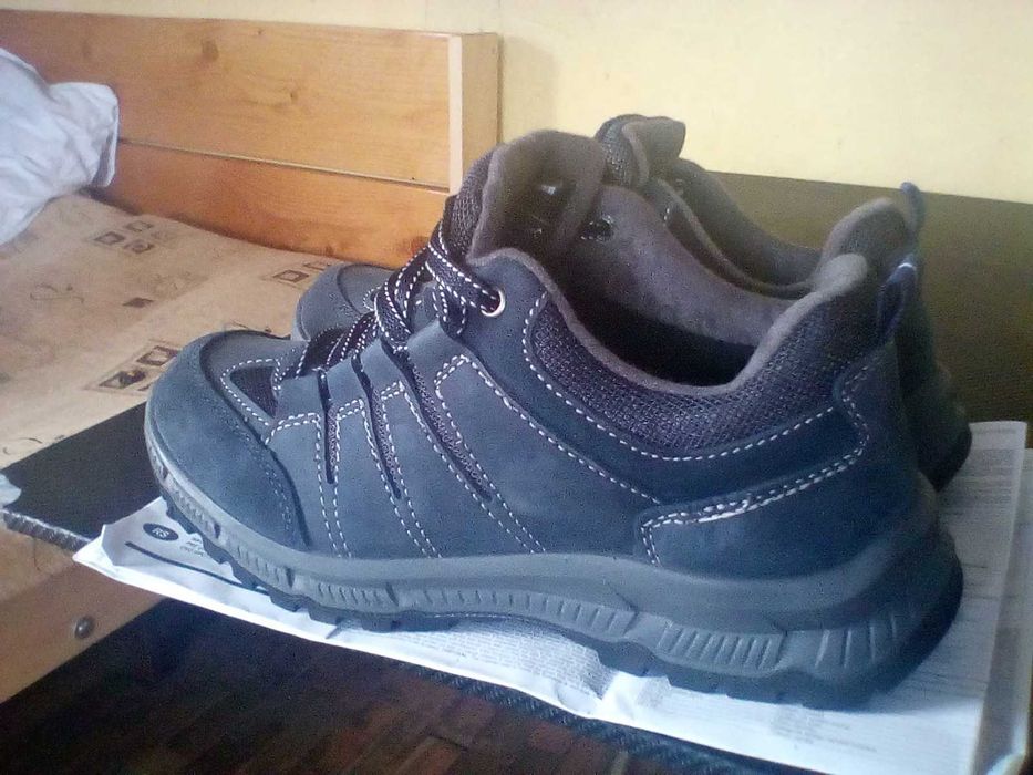 Продава маратонки 38  ном., само пробвани