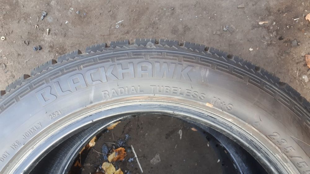 2 балона шины 235/55 R18  шипованные