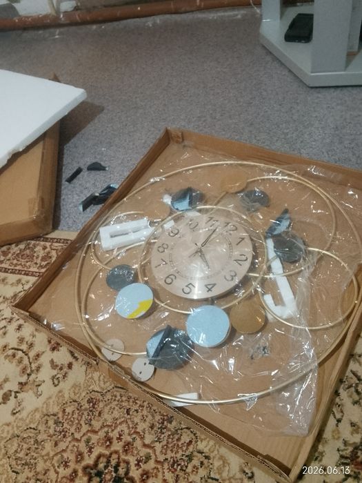 Срочно продам часы настенные