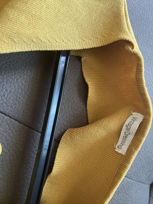 Жълта еластична рокля