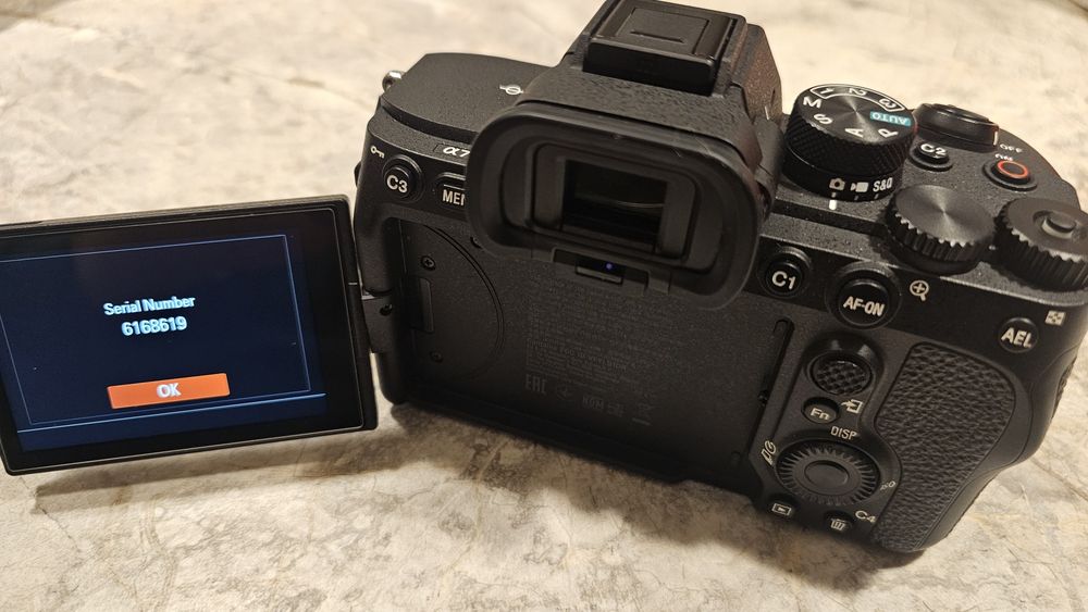 Sony A7 IV - 33MP, нисък пробег, състояние - като ново
Sony A7 IV – 3