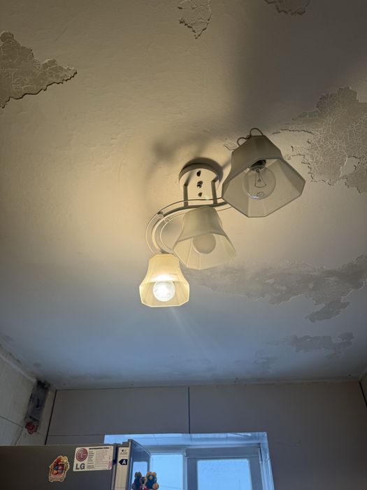 Продам люстры, в хорошем состоянии…………………