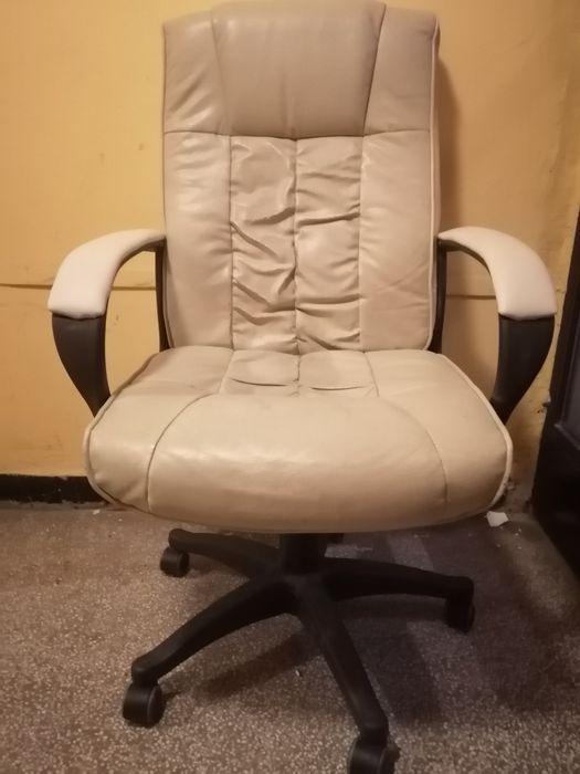 Офис столове и части за столове.