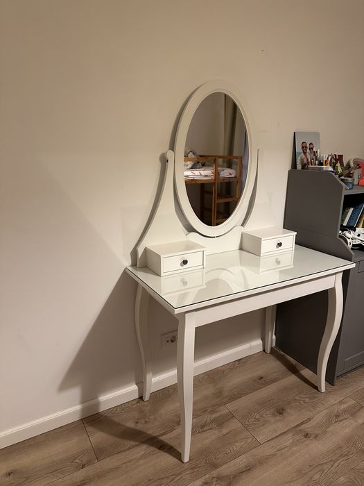 Vand masuta de toaleta