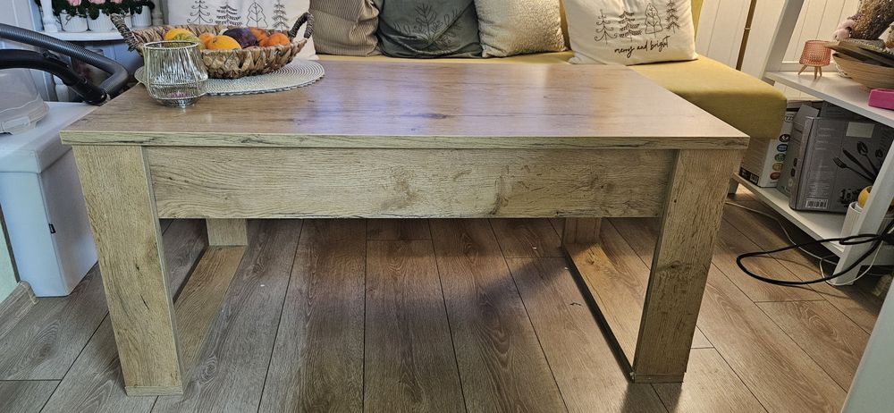 Ниска маса в цвят дъб