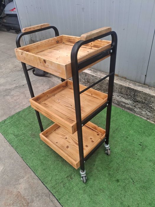 Дървена количка с колелца