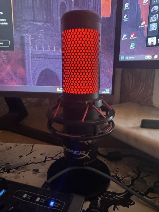 Микрофон HyperX QuadCast