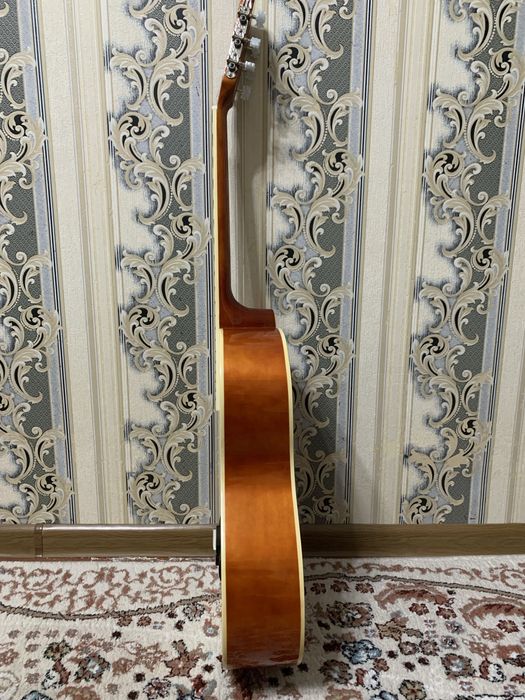 Продается гитара классическая