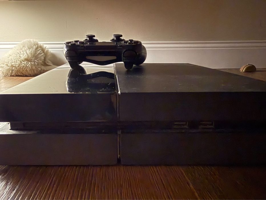 Playstation 4 с контролер