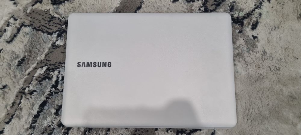 Samsung noutbuk. Sotildi