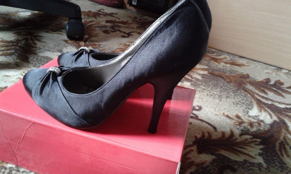 Продавам дамски обувки