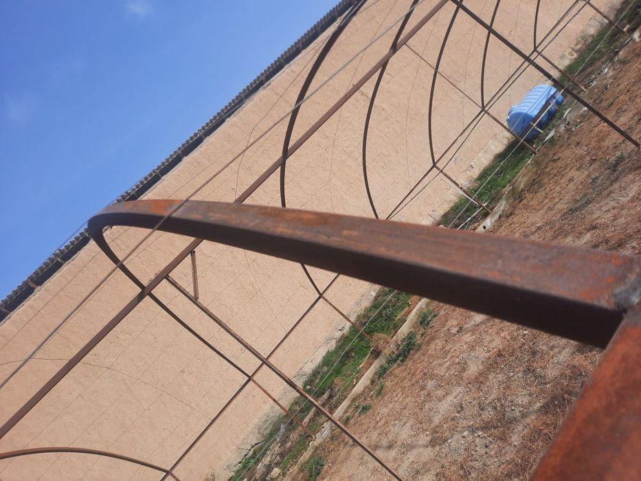 Parnik teplitsa uzunligi 35 metr eni 9metr Jizzaxda sotiladi