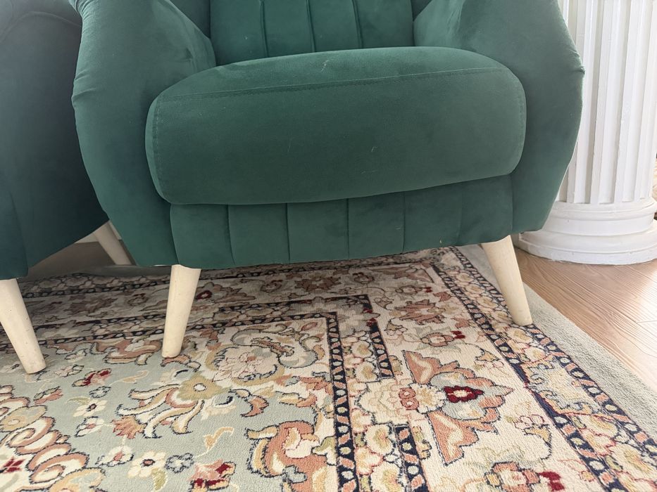 Диван с двумя креслами