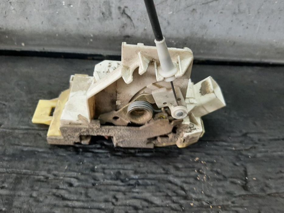 Broasca usa stanga spate ford focus 1 daw dbw xs41a26413bh