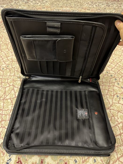 Продам кожаный портфель