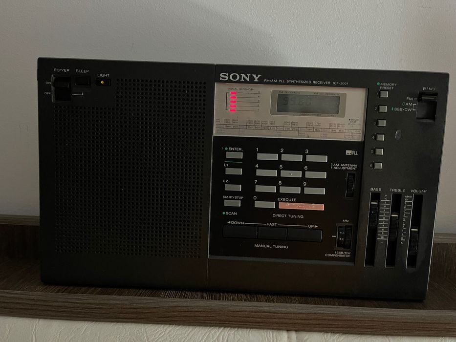 Radiou Sony icf 2001, functional si intretinut