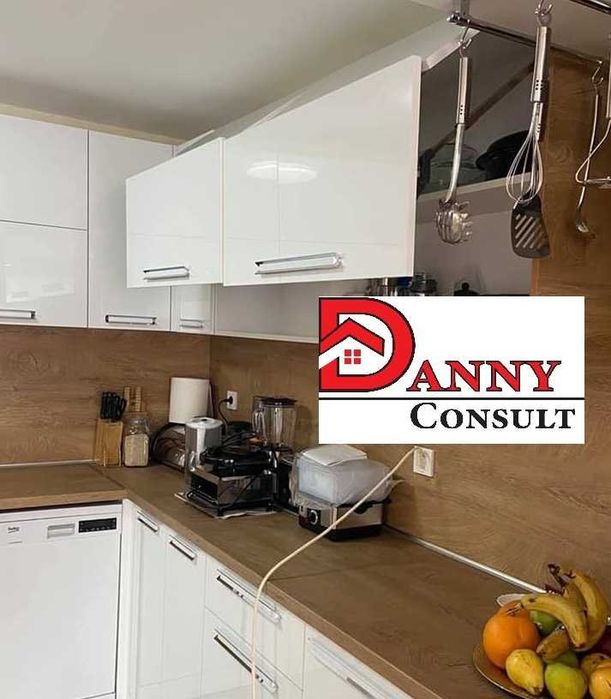 Едноетажна къща на две нива в центъра на гр. Лясковец