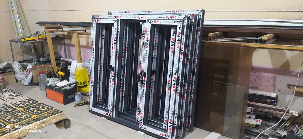 Изготавливаем и устанавливаем пластиковые и алюминивае рамы и двери